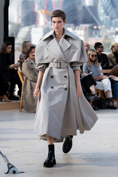 Look 10